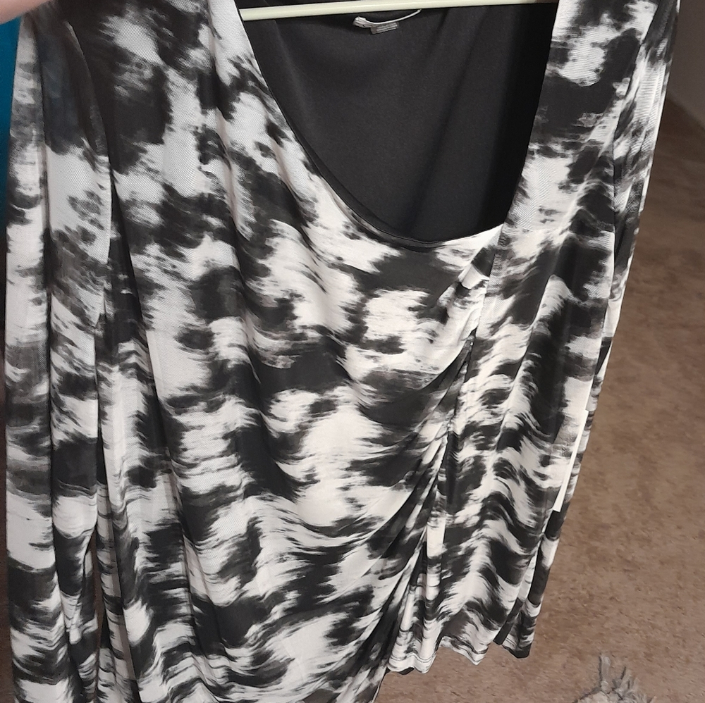 WOMENS PLUS SIZE 3X BLACK & WHITE LONG SLEEVE BLOUSE CURVED NECKLINE BLACK LINER